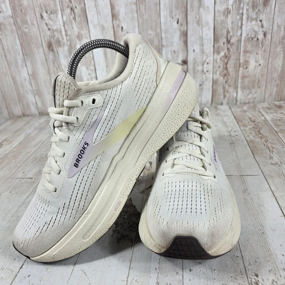 Brooks Ghost Max Womens 8.5 Running Shoes Cream White Lilac  Max Cushion